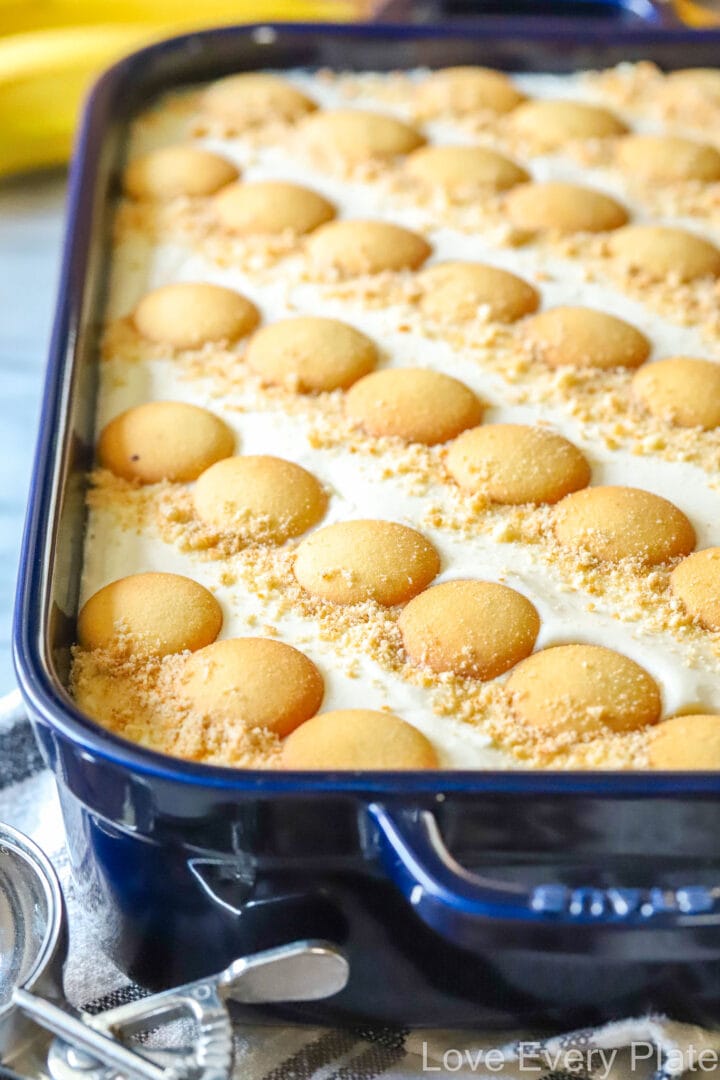 finished blue tray of banana pudding and scoop lying next to the tray
