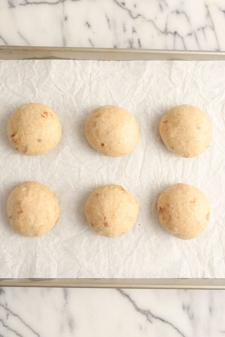 tray of shaped balls of cinnamon bagel dough