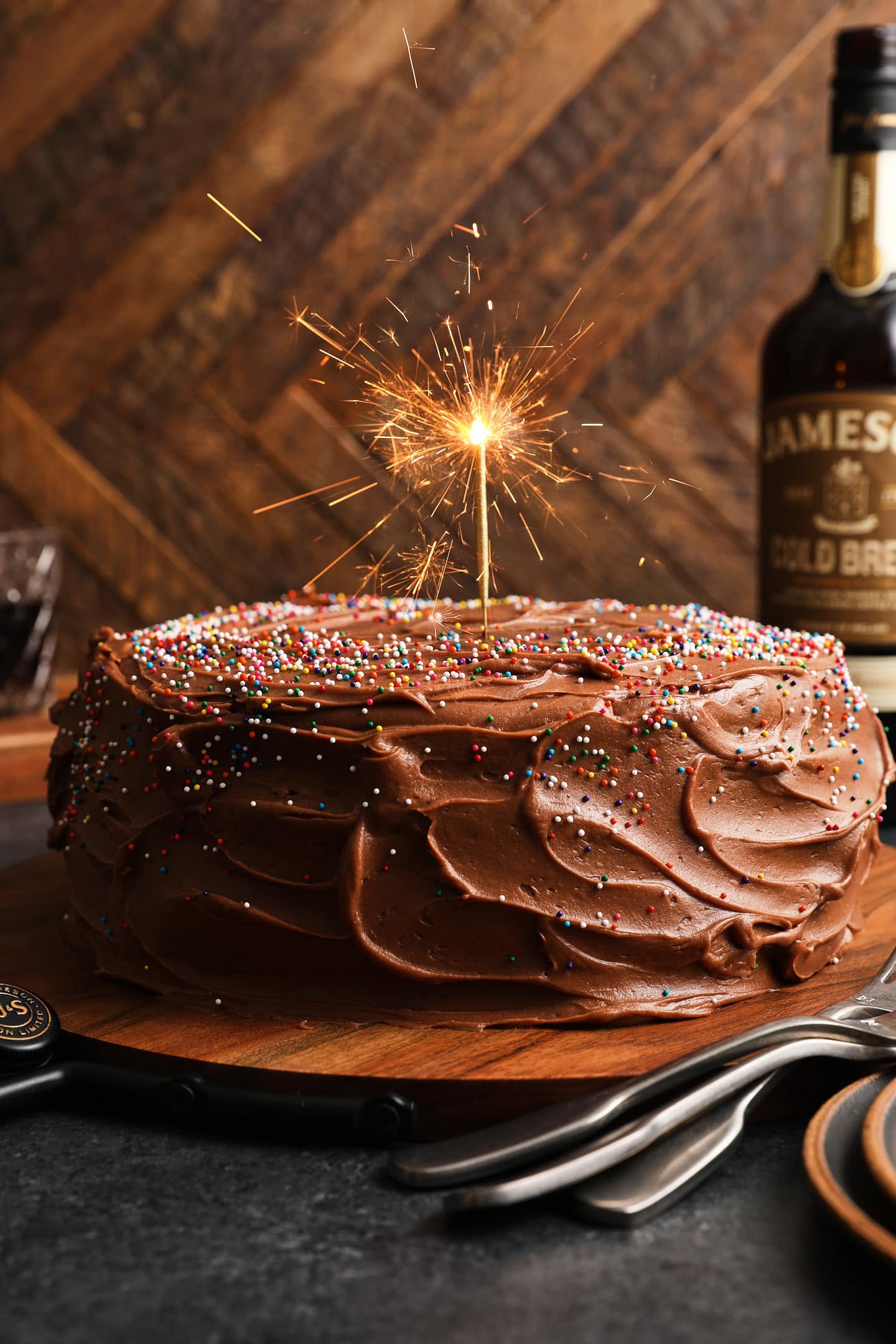 Buy Jim Beam Whisky Bottle Cake with Delivery in Noida, East, and  South-East Delhi | LallanTop Cake Shop